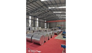 车间生产圆形水箱图片